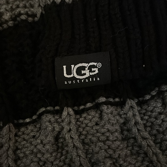 Ugg Cable Knit Scarf and Hat Set - Picture 3 of 6